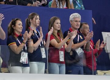 La Princesa Leonor y la Infanta Sofía apoyando a la selección de waterpolo.