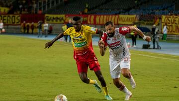 Pereira y Santa Fe durante un partido por Liga BetPlay.