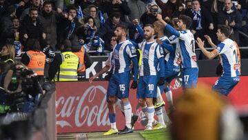 David L&oacute;pez celebra su gol al Bar&ccedil;a.
 