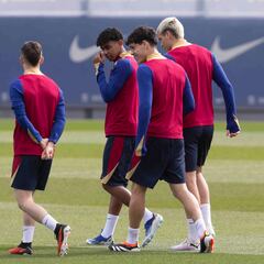 Xavi llama a ocho del filial