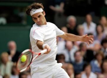 Se enfrentaron el 9 de julio de 2006 un mes después de la final de Roland Garros y en esta ocasión Federer ganó a Nadal  por 6-0, 7-6 (5), 6-7 (2) y 6-3