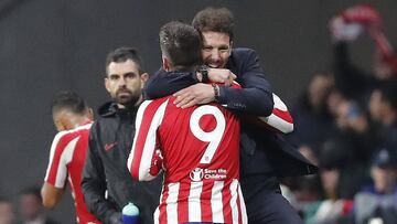 Morata y Simeone celebran el gol del delantero.