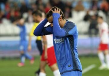 El centrocampista del Getafe Pedro León se lamenta durante el partido correspondiente a la vigésimo primera jornada de Liga de Primera División.