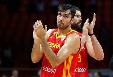 Basketball - FIBA World Cup - First Round - Group C - Puerto Rico v Spain - Guangzhou Gymnasium, Guangzhou, China - September 2, 2019 Spain's Marc Gasol and  Pierre Oriola applaud fans after the match.
