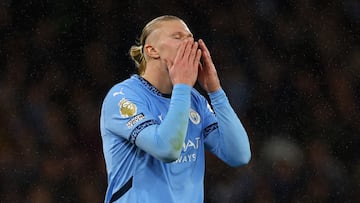 Soccer Football - Premier League - Manchester City v Tottenham Hotspur - Etihad Stadium, Manchester, Britain - November 23, 2024 Manchester City's Erling Haaland reacts Action Images via Reuters/Lee Smith EDITORIAL USE ONLY. NO USE WITH UNAUTHORIZED AUDIO, VIDEO, DATA, FIXTURE LISTS, CLUB/LEAGUE LOGOS OR 'LIVE' SERVICES. ONLINE IN-MATCH USE LIMITED TO 120 IMAGES, NO VIDEO EMULATION. NO USE IN BETTING, GAMES OR SINGLE CLUB/LEAGUE/PLAYER PUBLICATIONS. PLEASE CONTACT YOUR ACCOUNT REPRESENTATIVE FOR FURTHER DETAILS..