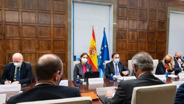 El ministro de Asuntos Exteriores, Unión Europea y Cooperación, José Manuel Albares, y la ministra de Industria, Comercio y Turismo, Reyes Maroto, se reúnen con las empresas españolas con intereses en Ucrania y Rusia