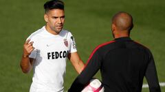 El delantero colombiano Radamel Falcao regres&oacute; a M&oacute;naco y realiz&oacute; su primer entrenamiento con el equipo, bajo el mando del nuevo t&eacute;cnico Thierry Henry.