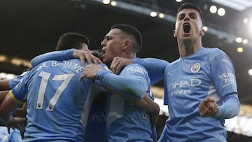 Soccer Football - Premier League - Manchester City v Manchester United - Etihad Stadium, Manchester, Britain - March 6, 2022 Manchester City&#039;s Kevin De Bruyne celebrates scoring their second goal with teammates REUTERS/Craig Brough EDITORIAL USE ONLY