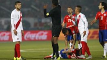 Zambrano en el momento de la expulsión por golpear a Aránguiz.