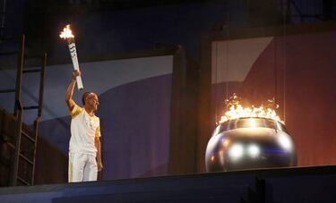 Rio 2016: Carnival of colour as vibrant ceremony opens Games