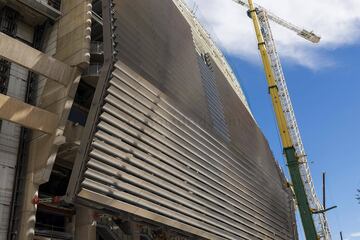 Las lamas del exterior ya están instalándose en la fachada del nuevo Santiago Bernabéu. Serán una de las grandes características del nuevo feudo blanco.