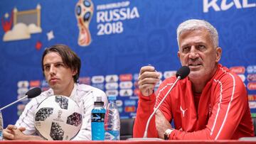 Kaliningrad (Russian Federation), 21/06/2018.- Swiss coach Vladimir Petkovic (R) and goalkeeper Yann Sommer (L) attend a press conference before the training session in Kaliningrad, Russia, 21 June 2018. Switzerland will face Serbia in the FIFA World Cup 