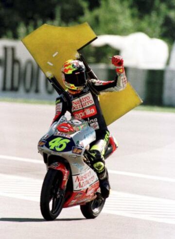 Con tan solo 18 años conquistó su primer título mundial con su Aprilia RS125 tras ganar 11 carreras en 1997. Un año antes había debutado en el Campeonato del mundo.