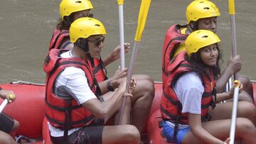 Obama sigue de vacaciones extremas con rafting en familia