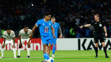 Soccer Football - CONCACAF Champions Cup - Semi Final - Second Leg - Cruz Azul v Tigres UANL - Estadio Olimpico Universitario, Mexico City, Mexico - May 1, 2025 Cruz Azul's Angel Sepulveda scores their first goal from the penalty spot REUTERS/Henry Romero