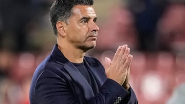 GIRONA, 21/04/2025.- El técnico del Girona, Michel, a la finalización del encuentro correspondiente a la jornada 32 de Laliga EA Sports que han disputado hoy lunes Girona y Betis en el estadio de Montilivi, en Girona. EFE / David Borrat.