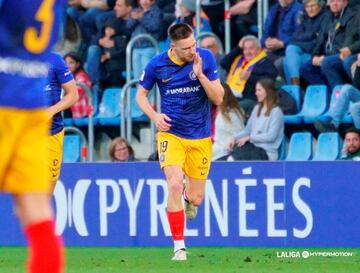 Scheidler rescató al Andorra en el minuto 91, con un gol de volea en un envío en largo. El delantero siguió la pelota con la mirada y espero a que estuviera a buena altura para empalarla con fuerza al fondo de la portería.