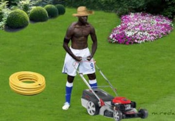 Polémico en la cancha y una celebridad en las redes, este es Mario Balotelli.