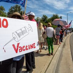 ¿Por qué algunos republicanos están en contra del plan de vacunación de Biden?