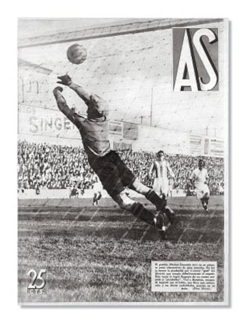 La primera portada del semanario AS sobre la Liga, de noviembre de 1932, habla de una información en la que prima la imagen, a pesar de las rudimentarias cámaras fotográficas. El fútbol ya es el deporte rey para los lectores