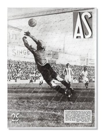 La primera portada del semanario AS sobre la Liga, de noviembre de 1932, habla de una información en la que prima la imagen, a pesar de las rudimentarias cámaras fotográficas. El fútbol ya es el deporte rey para los lectores