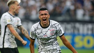 V&iacute;ctor Cantillo en un partido de Corinthians