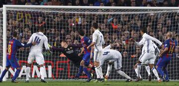 Barcelona - Real Madrid: Sergio Ramos takes two more home points off the home tally.