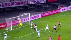 Las dos notables tapadas de Arias en empate de Racing