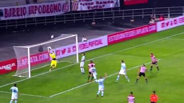 Las dos notables tapadas de Arias en empate de Racing