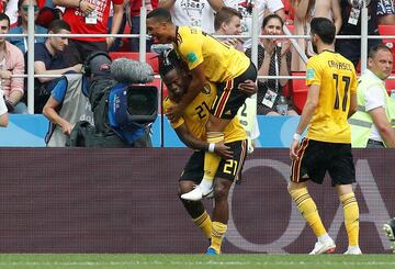 Batshuayi entró para dar descanso al pichichi Lukaku y tras varias ocasiones erradas remató un centro de Meunier y se estrenó en el mundial.