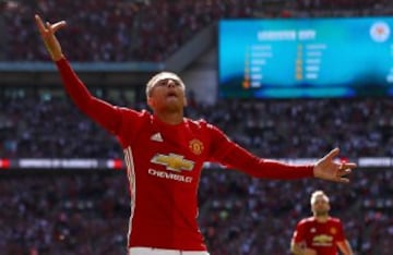 Leicester - Manchester United: Community Shield best images