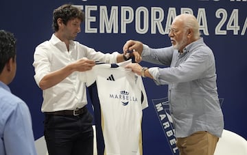 Granero, con Pedro Rodríguez, presidente de Sierra Blanca.