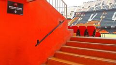 09/08/18 VALENCIA MESTALLA CARTELES NO SE&Ntilde;ALES DE HUMOS GRADA LIBRE DE HUMOS PROHIBIDO FUMAR
 
 FOTO ENVIADA POR JULIAN BURGOS