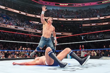 A los 12 años, pidió un juego de pesas como regalo de Navidad porque sufría acoso escolar y pensó que ganar músculo lo ayudaría a que dejaran de meterse con él.