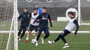 Vidal, Vietto, Torres y Murillo, bajo la lluvia.