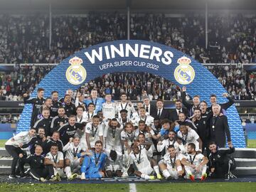 Los jugadores del Real Madrid celebran la Supercopa de Europa.