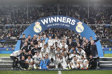 Los jugadores del Real Madrid celebran la Supercopa de Europa.