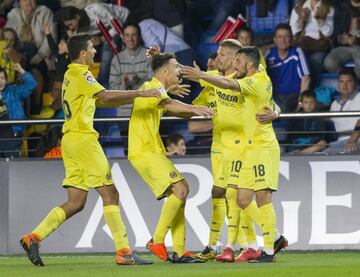 2-2. Samu Castillejo celebró el gol del empate.