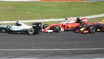 Vettel se llevó por delante a Rosberg y Verstappen en la salida.
