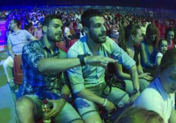 Los jugadores del Betis y el Sevilla visitaron el circo y participaron del espect¨¢culo.