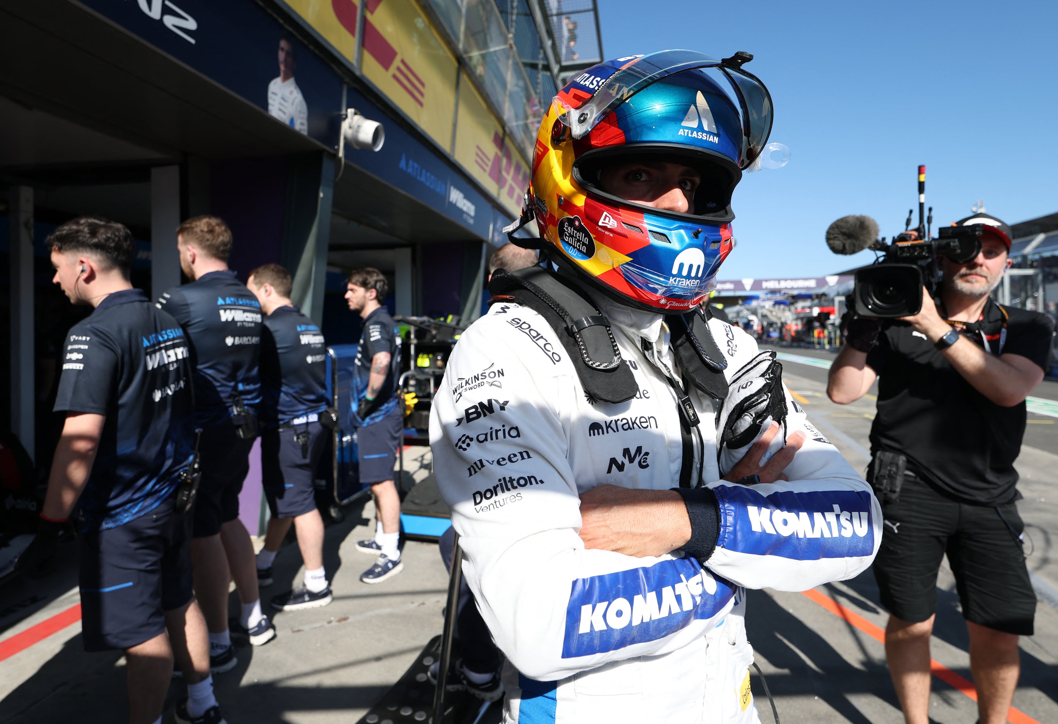 Piastri lidera y Sainz también tiene problemas