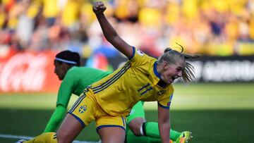 Blackstenius celebra el segundo gol de Suecia.