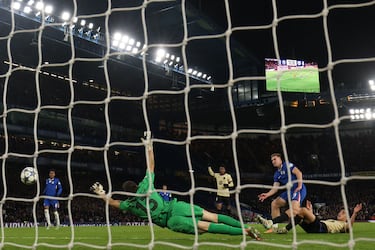 3-0. Enzo Fernández  asiste a a Liam Delap que anota a placer el tercer tanto. El gol del delantero inglés fue revisado por el VAR por posible fuera de juego del centrocampista argentino.
