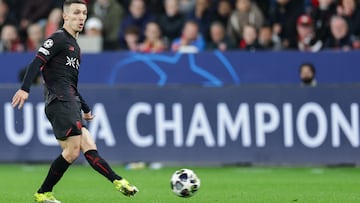 LEVERKUSEN (Germany), 11/03/2026.- Alejandro Grimaldo of Bayer Leverkusen in action during the UEFA Champions League Round of 16 1st leg match Bayer 04 Leverkusen against Arsenal FC, in Leverkusen, Germany, 11 March 2026. (Liga de Campeones, Alemania) EFE/EPA/CHRISTOPHER NEUNDORF