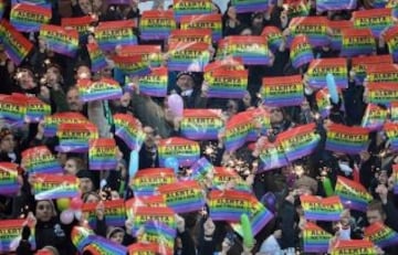 El alemania la afición se pronunció por los derechos de los gays.