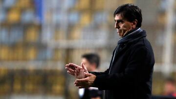 Futbol, Everton vs Colo Colo.
Fecha 16, campeonato Nacional 2022.
El entrenador de Colo Colo Gustavo Quinteros es fotografiado durante el partido de primera division contra Everton  disputado en el estadio Sausalito de Vina del Mar, Chile.
01/07/2022
Andres Pina/Photosport

Football, Everton vs Colo Colo.
16th round, 2022 National Championship.
Colo Colo's head coach Gustavo Quinteros is pictured during the first division match against Everton held at the Sausalito stadium in Vina del Mar, Chile.
01/07/2022
Andres Pina/Photosport