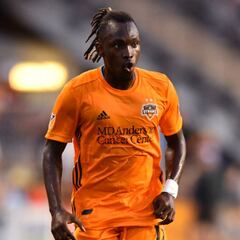 Alberth Elis practica boxeo durante suspensión de la MLS