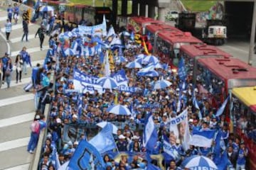 Las calles de Bogotá se pintan de azul y blanco