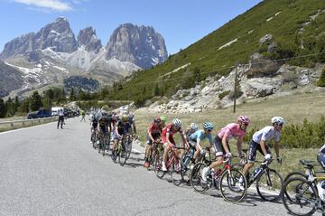 Pelotón durante la decimoctava etapa del Giro de Italia