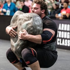 Licis, el hombre más fuerte del mundo, levanta piedras en Euskadi